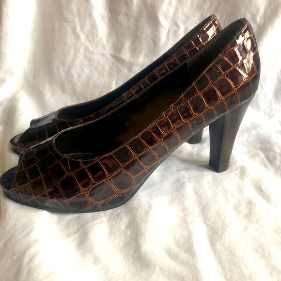 Peep toe heels - Picture 1 of 3